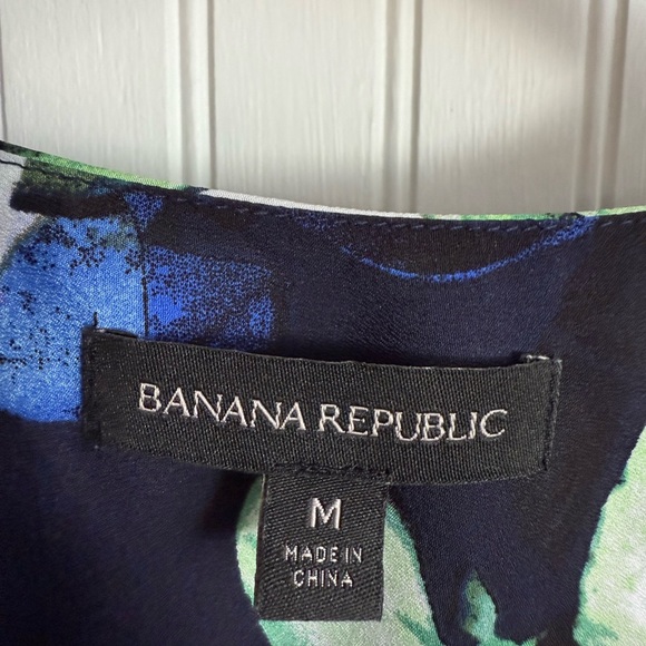 Banana Republic Women's Floral Top Size Medium- Blue and Green EUC - Picture 2 of 5